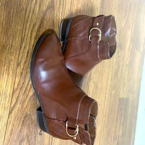 Brown boots size 8 1/2